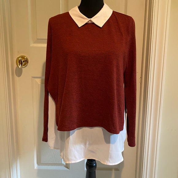 Red and white blouse - Picture 1 of 4